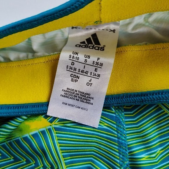 ADIDAS SHORTS TROPICAL‎ PRINTED WOMENS SIZE S TIGHT ATHLETIC YOGA RUNNING HIKING - Picture 3 of 6